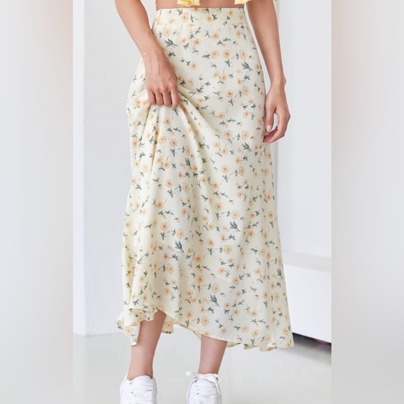 Dazy Dresses & Skirts - DAZY Allover Floral Print High Waist Lined Maxi Skirt, Ruffle Fall EUC Size 4